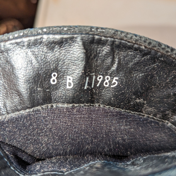 Size 8 metal spike boots - Picture 2 of 2